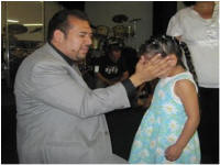 Heber Ticas praying for a girl